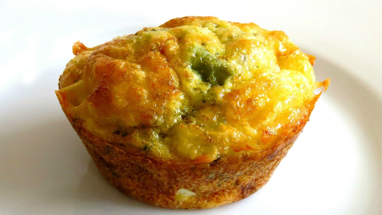 GLUTEN FREE & LOW CARB BROCCOLI EGG MUFFINS
