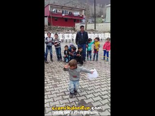 Anne Karnından Halay Aplikasyonu Yüklü Olarak Gelen Ufaklık