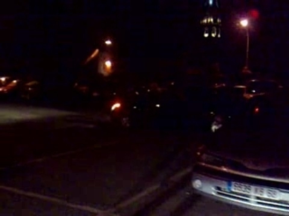 Dérapage BM sur un parking - Conducteur Romain