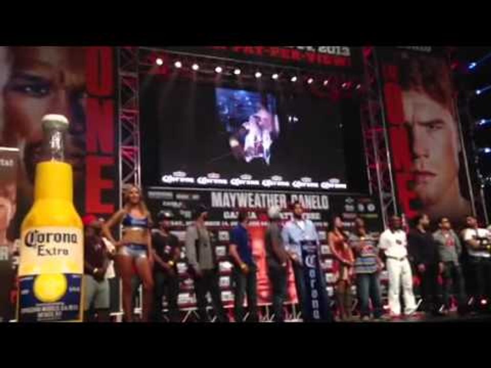 Adrien Broner walks up on stage - esnews boxing
