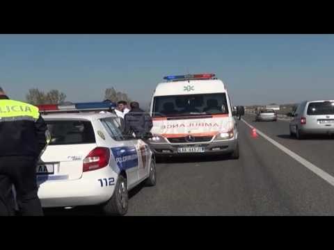 Ora News - Aksident - Përplasen dy makina në aksin Lezhë-Shkodër, dy të plagosur