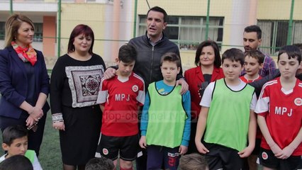 Veliaj përuron këndet sportive tek shkolla "Vasil Shanto" - Top Channel Albania - News - Lajme