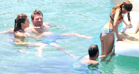 Kıvanç Tatlıtuğ ile Eşi Başak Dizer'in Romantik Anları Objektiflere Yansıdı