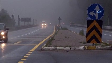 Yoğun Sis, Bolu Dağında Görüş Mesafesini 20 Metreye Kadar Düştü