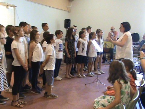 M2U02397 Scolaires de l'école Rabas Scy-Chazelles chant Vois sur ton chemin du film les choristes