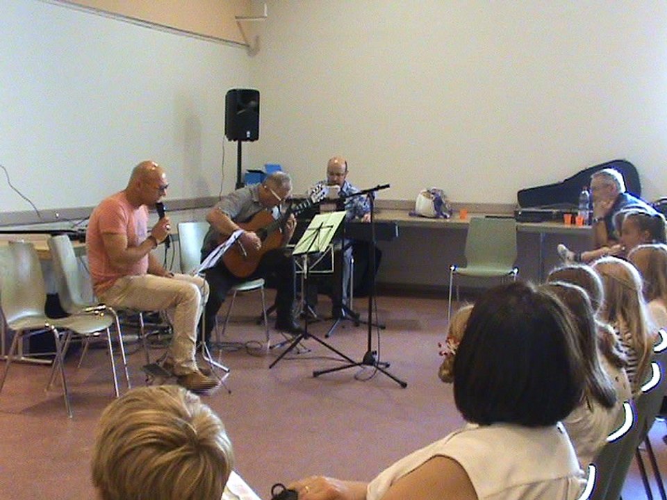 M2U02400 Trio prof guitare classique, prof piano et chant sur Nino Ferrer La Rua Madureira