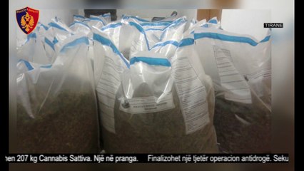 Fshehu 207 kg drogë në fuçi plastike, pranga autorit