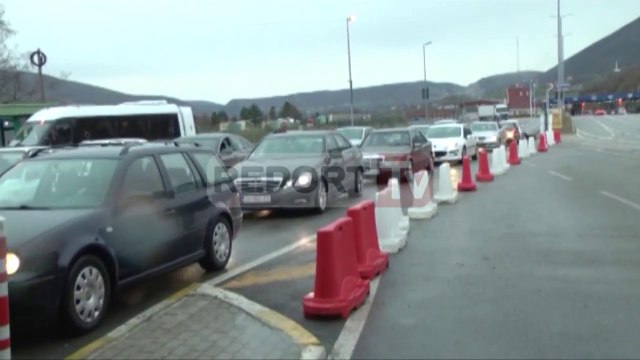Report TV - Morinë,fluks mjetesh në doganë 1500 kosovarë drejt Shqipërisë
