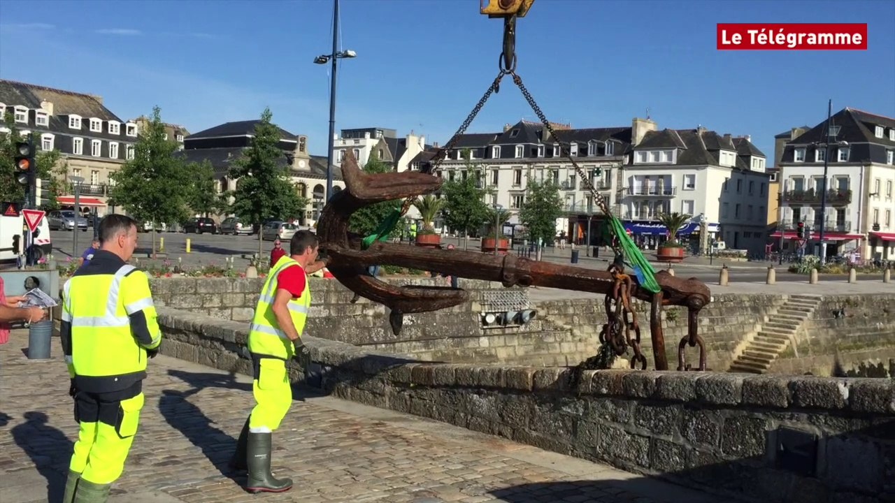 Concarneau. L'ancre de la ville close repêchée