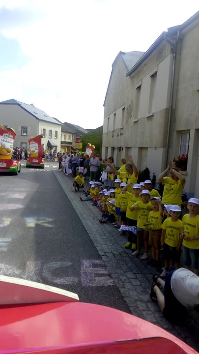 Au coeur de la caravane publicitaire avec Saint-Michel et la madeleine de Commercy
