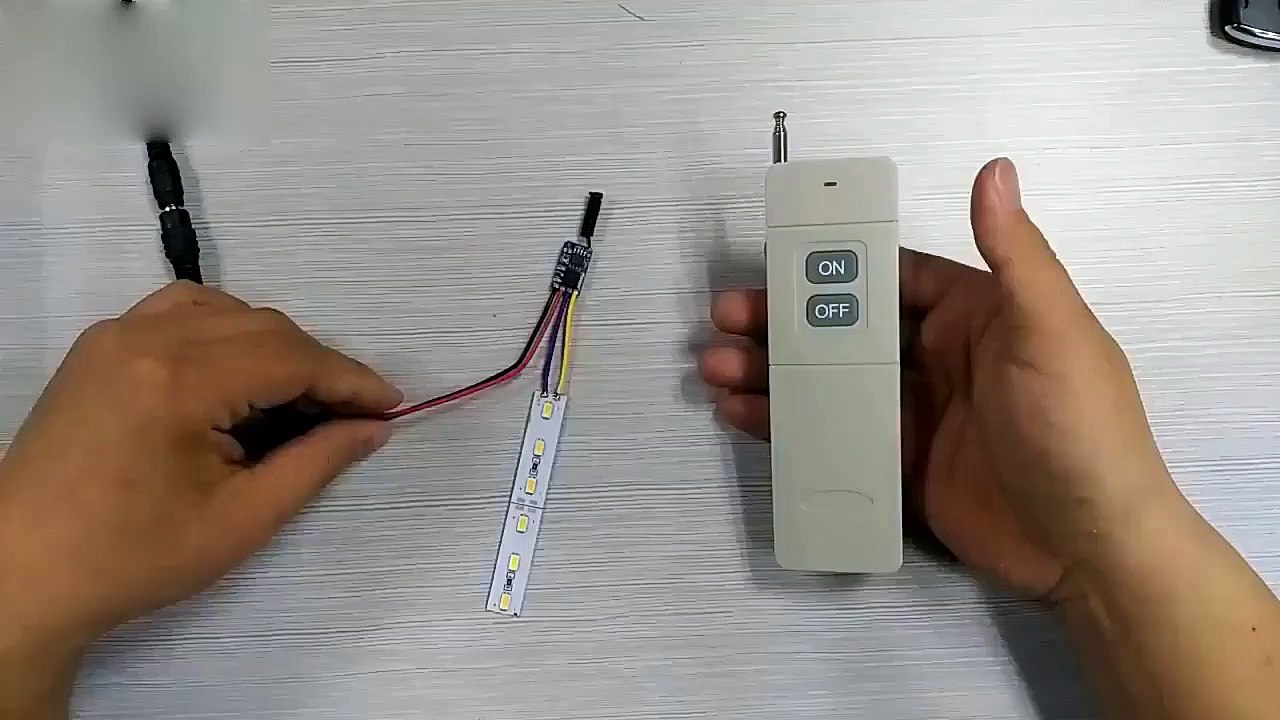 Funkfernbedienung Fernbedienung Funkschalter schaltet 12V einbauschalter Funkempfänger Fernsteuerung Relais Schaltung