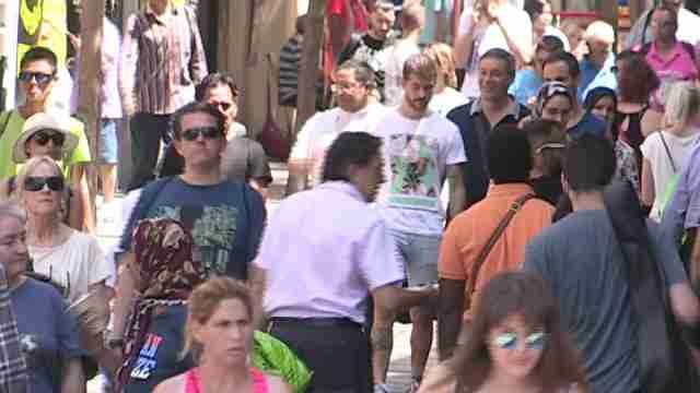 El paro cae en 98.317 personas en junio y reduce el total a 3,36 millones