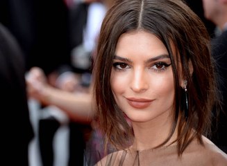 Les seins d'Emily Ratajkowski freinent-ils sa carrière ?