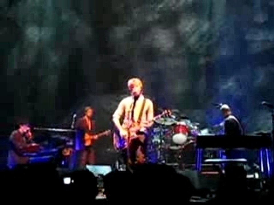 Crowded House - Don't dream it's over