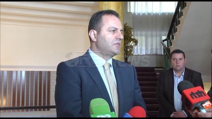 T'u hiqet mandati kryetarëve të bashkisë Tepelenë e Poliçan, Termet Peçi dhe Adriatik Zotkaj