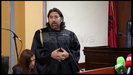 Ora News – Goditën me vezë Kryeministrin, studentët kërkojnë pafajësi në gjykatë