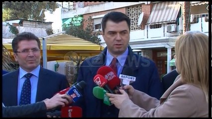 Ora News –Basha drekë me Ambasadorët e BE: Diskutuam për daljen nga kriza