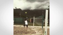 La technique de Neymar et Dani Alves au foot-volley