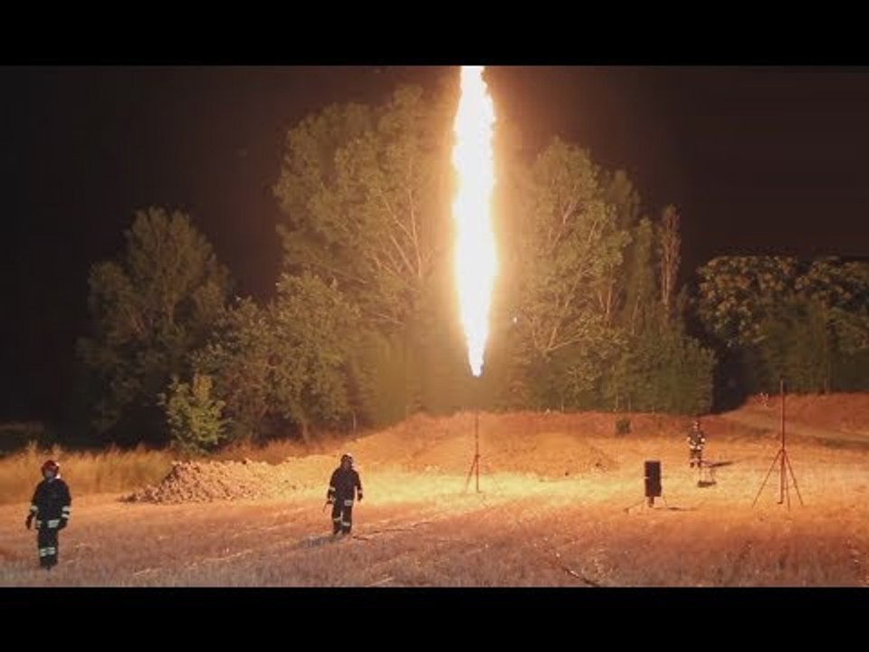 Pisa - Autocisterna si ribalta, messa in sicurezza del gpl (04.07.17)