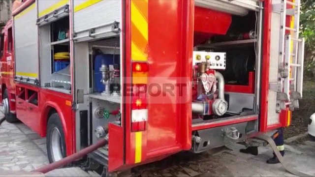 Report TV - Zjarr në Biblotekën Kombëtare flakët djegin katin nëndhe