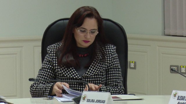 TERMET PEÇI POHON SE AKUZAT NDAJ TIJ JANE POLITIKE, KQZ, ENDE ASNJE VENDIM PER ZEVENDESIMIN E PRENGE