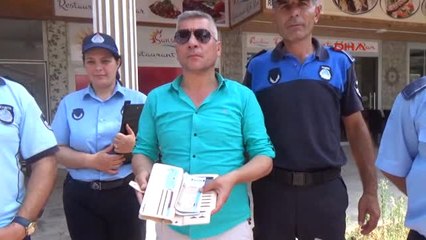Antalya Turistin Düşürdüğü Cüzdanı Zabıta Buldu
