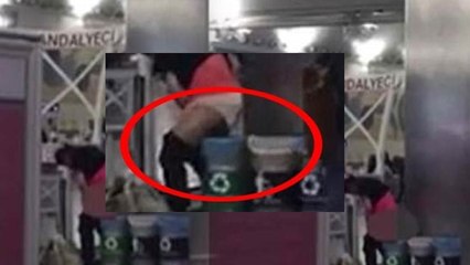 Havalimanında kovaya tuvaletini yapan kız