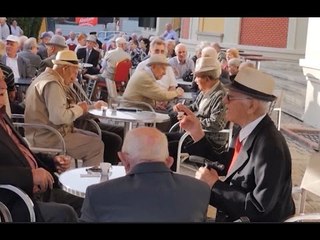 Report TV - Tiranë, Veliaj:U shërbejmë 5 mijë të moshuarve, fëmijët mos i braktisin