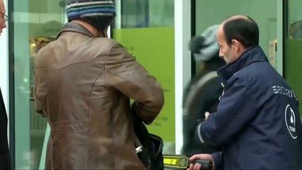 PANIK NE FRANCE, SHPERTHIM I NJE PAKOJE BOMBE NE ZYRAT E FMN NE PARIS, INCIDENT EDHE NE NJE LICE LAJ