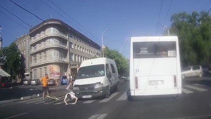 Un cycliste manque de se faire écraser