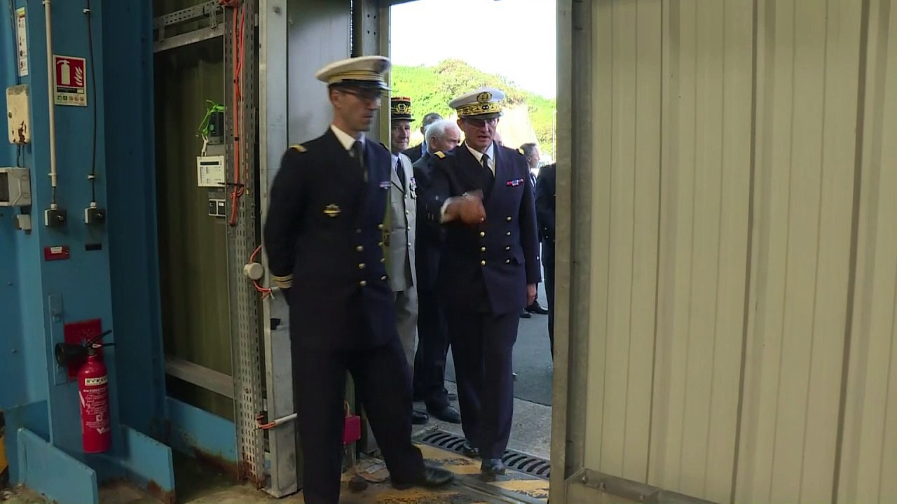 Macron sur la base des sous-marins nucléaires de l'Ile Longue