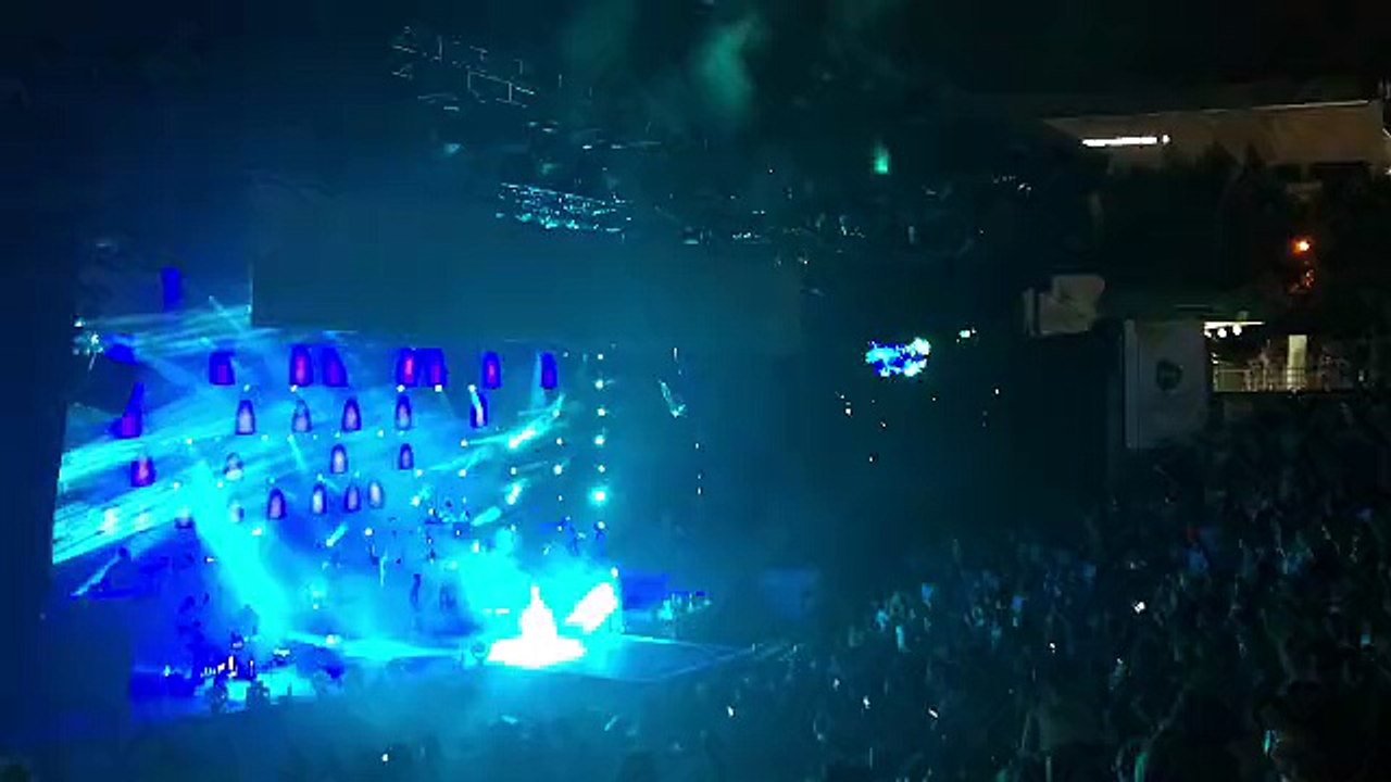 Tarkan - Beni Çok Sev (Canlı Performans - Harbiye Cemil Topuzlu Açıkhava Tiyatrosu)