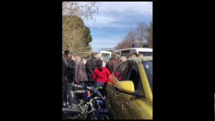 Tirane - Aksident në Rrugën e Elbasanit, plagosen 2 të rinj me motor