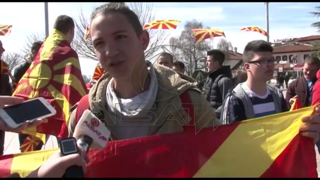 Nxënësit braktisin mësimin për të protestuar