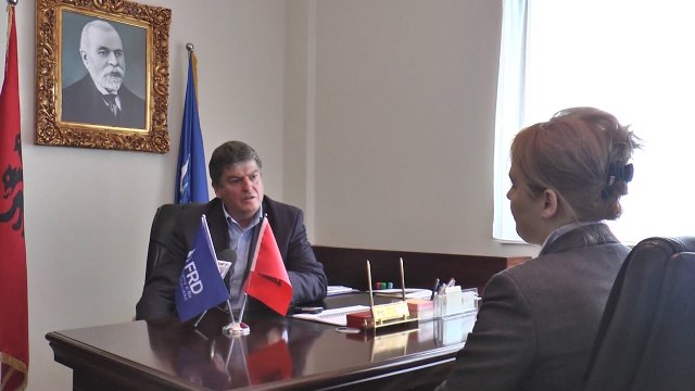 Report TV - Topi: Nishani militant, s'mund të ulë në tryezë Ramën e Bashën