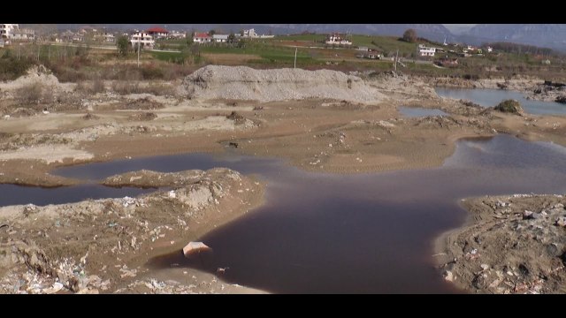 Report TV - Situatë alarmante nga mbetjet urbane në Lumin e Tërkuzës