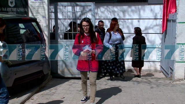 DENOHEN “STUDENTET E VEZEVE” QE QELLUAN KRYEMINISTRIN RAMA - News, Lajme - Kanali 9