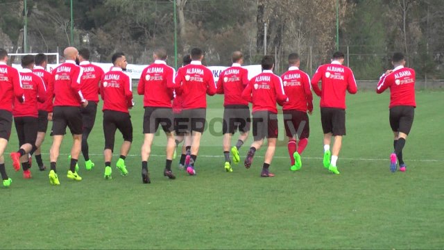 Report TV - Kombëtarja nis përgatitjet në Durrës anti Itali, sot seanca e parë e stërvitjes