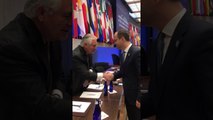 Ora News – Bushati shtrëngon duart me sekretarin e ri të SHBA-ve