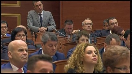 Ora News - Përplasen në Kuvend/ Rama: Je mbetje e KPD-së. Blushi: Ti të vret pas shpine