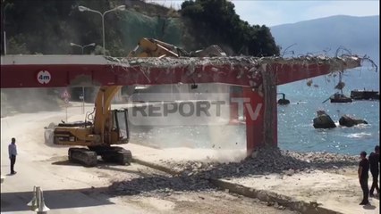 Report TV - Vlorë, shembet ura e "New York" në kuadër të projektit Lungomare