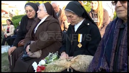 Ora News – Papa Françesku dekoron murgeshën nga Shkodra