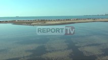 Report TV - Durrës, bizneset private hedhin blloqe betoni në zonën e plazhit