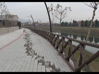 Report TV - Lezhë, dëmtohet shëtitorja, Bashkia: Se marrim në dorëzim pa u riparuar