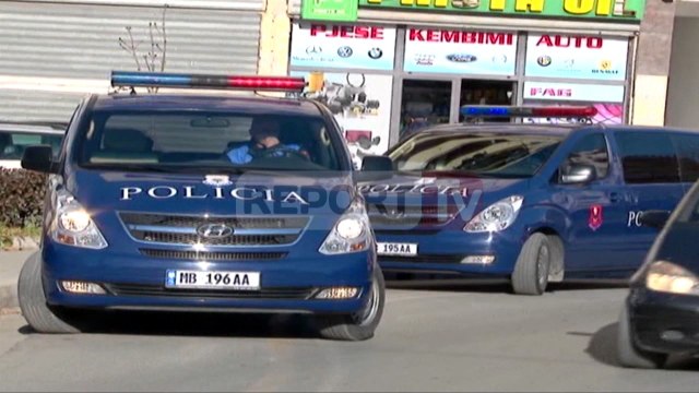 Report TV - Sherri në Shkodër, momenti kur të riut i heqin armën nga dora