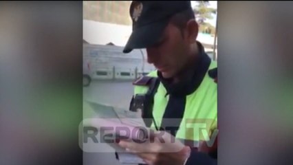 Скачать видео: Report TV - Tiranë, kanosi policin, Myslym Murrizi rrezikon 2.3 vite burg