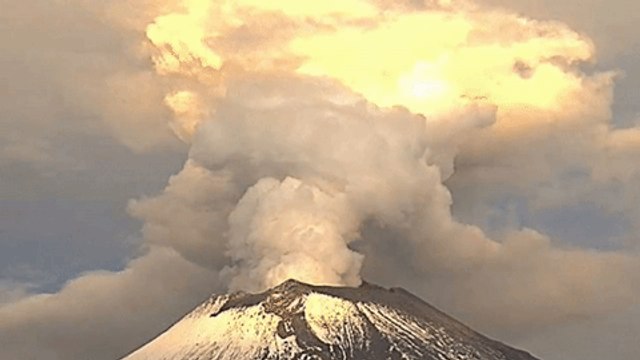 Striking Video Shows Mexico's Popocatepetl Volcano's Early Morning Eruption