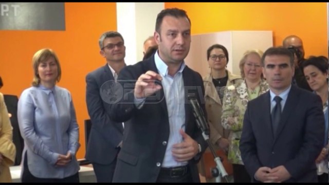 Ora News – Çelet qendra me një ndalesë, ofron 260 shërbime nga 6 institucione