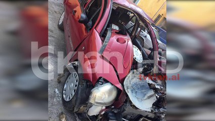 Eksploziv një makine, mjeti në përdorim nga punonjësja e bashkisë së Pogradecit
