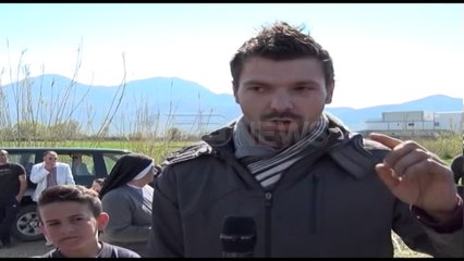 Ora News – Banorët e Pirajt: Na shtroni rrugën, ose nuk ka zgjedhje